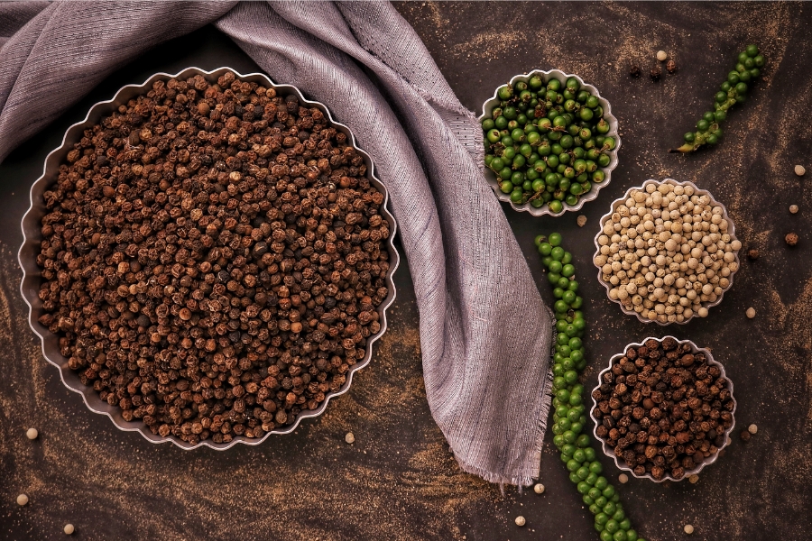 Hạt tiêu đen và hạt tiêu sọ - Nên lựa chọn loại nào?